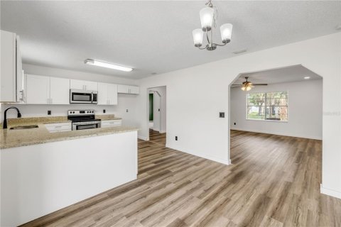 House in Edgewater, Florida 3 bedrooms, 139.35 sq.m. № 1900410 - photo 14