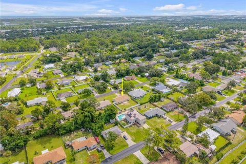 House in Edgewater, Florida 3 bedrooms, 139.35 sq.m. № 1900410 - photo 6