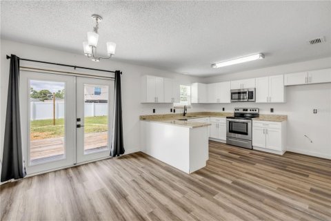 House in Edgewater, Florida 3 bedrooms, 139.35 sq.m. № 1900410 - photo 13