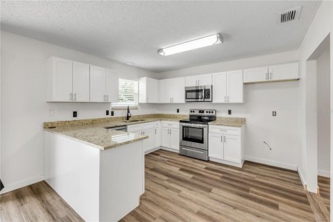 House in Edgewater, Florida 3 bedrooms, 139.35 sq.m. № 1900410 - photo 15