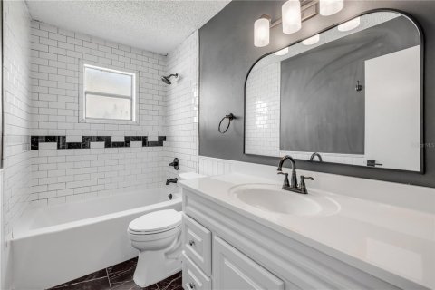 House in Edgewater, Florida 3 bedrooms, 139.35 sq.m. № 1900410 - photo 25