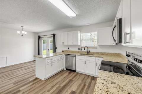 House in Edgewater, Florida 3 bedrooms, 139.35 sq.m. № 1900410 - photo 18