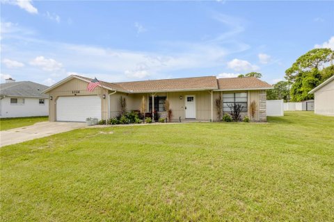 House in Edgewater, Florida 3 bedrooms, 139.35 sq.m. № 1900410 - photo 7