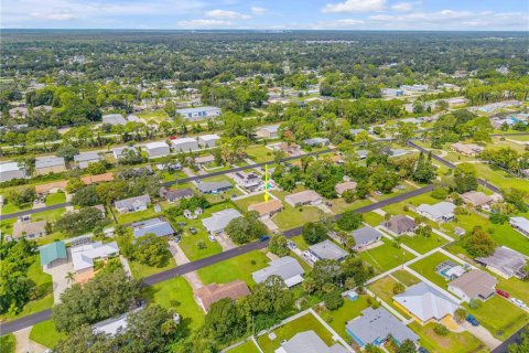 House in Edgewater, Florida 3 bedrooms, 139.35 sq.m. № 1900410 - photo 5
