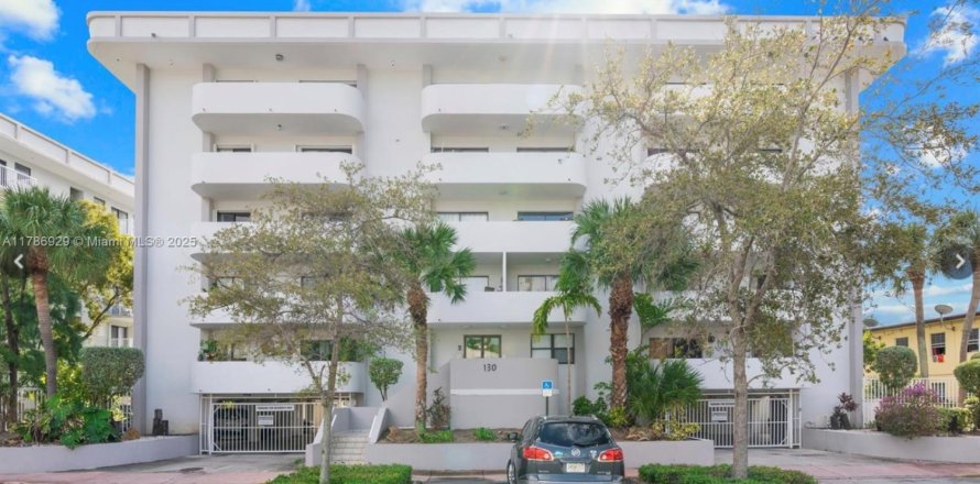 Condo in Miami Beach, Florida, 2 bedrooms  № 1748794