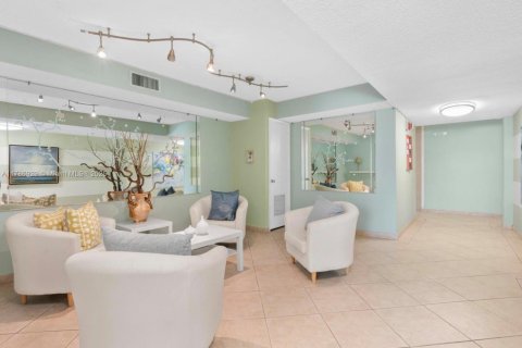 Condo in Miami Beach, Florida, 2 bedrooms  № 1748794 - photo 3