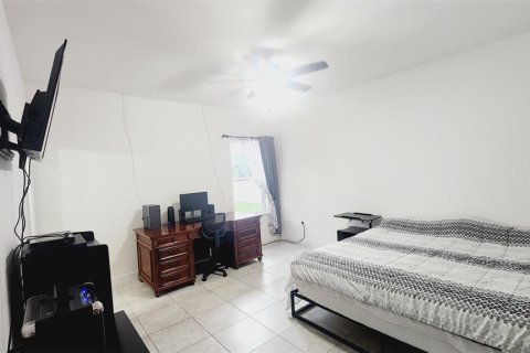 House in Ocala, Florida 4 bedrooms, 146.6 sq.m. № 1914070 - photo 10