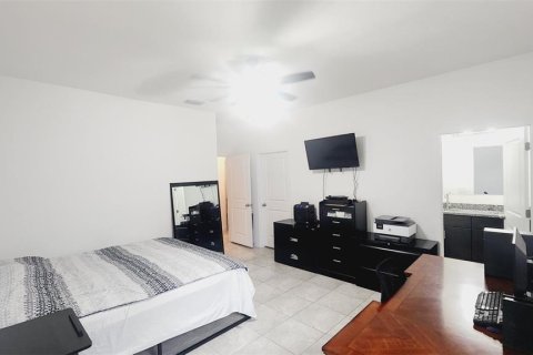 House in Ocala, Florida 4 bedrooms, 146.6 sq.m. № 1914070 - photo 11
