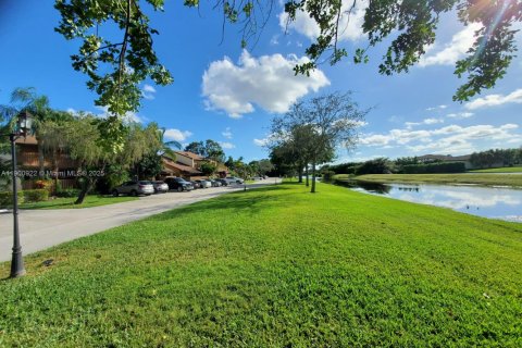 Townhouse in Davie, Florida 2 bedrooms, 123.19 sq.m. № 1952118 - photo 30