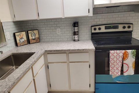 Townhouse in Davie, Florida 2 bedrooms, 123.19 sq.m. № 1952118 - photo 4