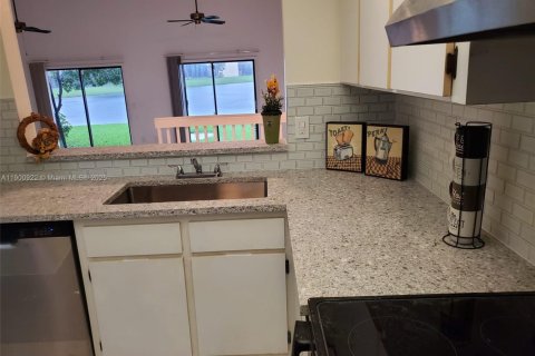 Townhouse in Davie, Florida 2 bedrooms, 123.19 sq.m. № 1952118 - photo 8