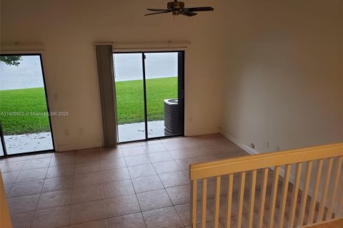 Townhouse in Davie, Florida 2 bedrooms, 123.19 sq.m. № 1952118 - photo 14