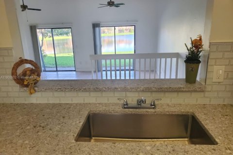 Townhouse in Davie, Florida 2 bedrooms, 123.19 sq.m. № 1952118 - photo 11
