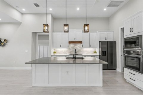 Купить виллу или дом в Лейкленд, Флорида 3 комнаты, 250.84м2, № 2134618 - фото 22