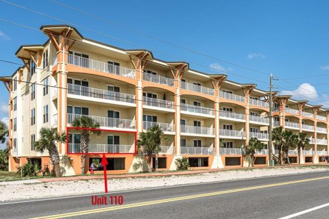 Condo in Mexico Beach, Florida, 3 bedrooms  № 559365 - photo 1