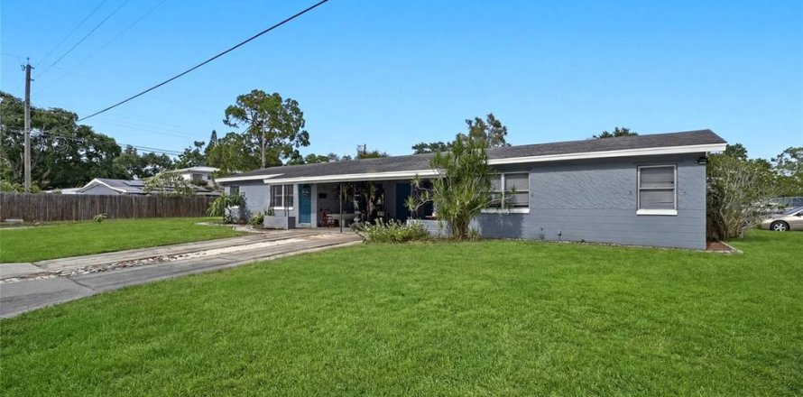 Immobilier commercial à Saint Petersburg, Floride 6 chambres, 176.61 m2 № 2197003