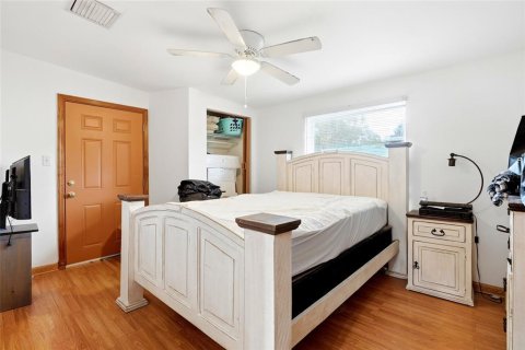 Immobilier commercial à vendre à Saint Petersburg, Floride: 6 chambres, 176.61 m2 № 2197003 - photo 21