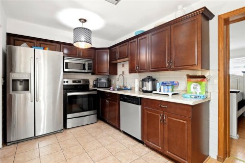 Immobilier commercial à vendre à Saint Petersburg, Floride: 6 chambres, 176.61 m2 № 2197003 - photo 17