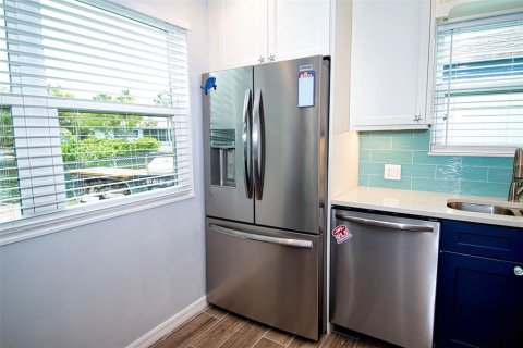 House in Hudson, Florida 2 bedrooms, 112.78 sq.m. № 2110368 - photo 10
