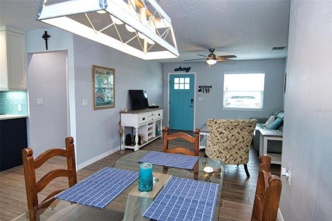 House in Hudson, Florida 2 bedrooms, 112.78 sq.m. № 2110368 - photo 11