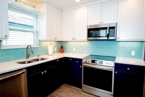 House in Hudson, Florida 2 bedrooms, 112.78 sq.m. № 2110368 - photo 8
