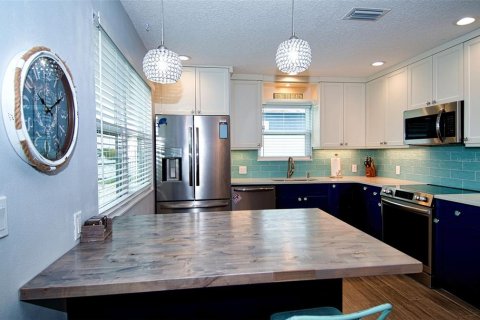 House in Hudson, Florida 2 bedrooms, 112.78 sq.m. № 2110368 - photo 7