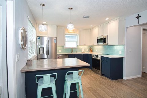 House in Hudson, Florida 2 bedrooms, 112.78 sq.m. № 2110368 - photo 6