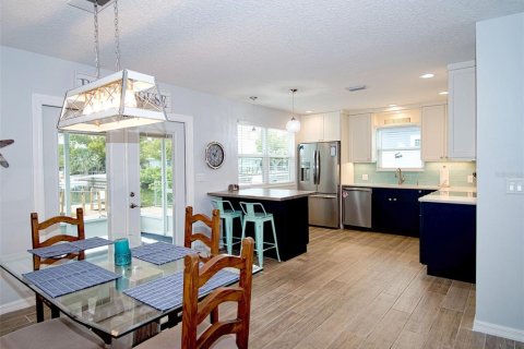 House in Hudson, Florida 2 bedrooms, 112.78 sq.m. № 2110368 - photo 5