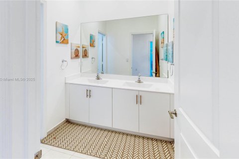 Casa en venta en Miami, Florida, 4 dormitorios, 205.59 m2 № 1818792 - foto 27
