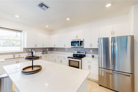 Casa en venta en Miami, Florida, 4 dormitorios, 205.59 m2 № 1818792 - foto 14