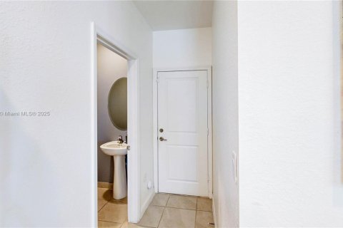 Casa en venta en Miami, Florida, 4 dormitorios, 205.59 m2 № 1818792 - foto 16