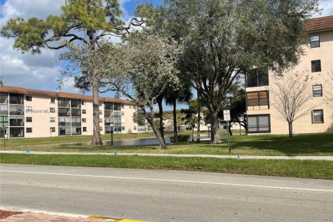 Condo à Tamarac, Floride, 2 chambres  № 2034848