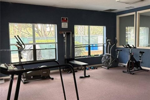 Condo in Tamarac, Florida, 2 bedrooms  № 2034848 - photo 16