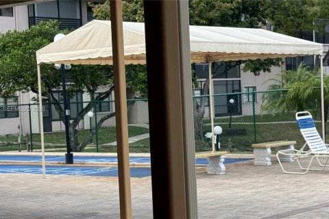 Condo in Tamarac, Florida, 2 bedrooms  № 2034848 - photo 18