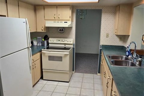 Casa en venta en Pinellas Park, Florida, 2 dormitorios, 147.44 m2 № 1823975 - foto 6