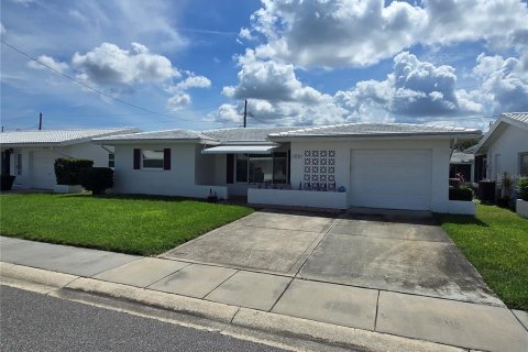 Casa en venta en Pinellas Park, Florida, 2 dormitorios, 147.44 m2 № 1823975 - foto 2