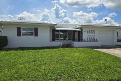 Casa en venta en Pinellas Park, Florida, 2 dormitorios, 147.44 m2 № 1823975 - foto 1