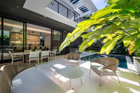Купить виллу или дом в Майами, Флорида 5 спален, 386.57м2, № 1972139 - фото 24
