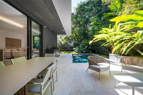 Купить виллу или дом в Майами, Флорида 5 спален, 386.57м2, № 1972139 - фото 23