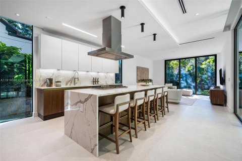 Купить виллу или дом в Майами, Флорида 5 спален, 386.57м2, № 1972139 - фото 10