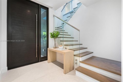 Купить виллу или дом в Майами, Флорида 5 спален, 386.57м2, № 1972139 - фото 2