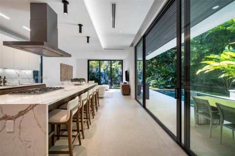 Купить виллу или дом в Майами, Флорида 5 спален, 386.57м2, № 1972139 - фото 16