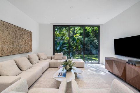 Купить виллу или дом в Майами, Флорида 5 спален, 386.57м2, № 1972139 - фото 22