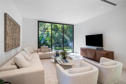 Купить виллу или дом в Майами, Флорида 5 спален, 386.57м2, № 1972139 - фото 20