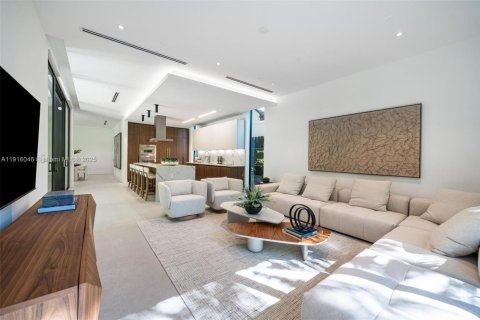 Купить виллу или дом в Майами, Флорида 5 спален, 386.57м2, № 1972139 - фото 19