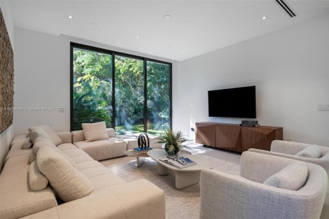 Купить виллу или дом в Майами, Флорида 5 спален, 386.57м2, № 1972139 - фото 21