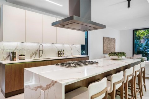 Купить виллу или дом в Майами, Флорида 5 спален, 386.57м2, № 1972139 - фото 17