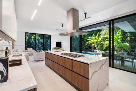 Купить виллу или дом в Майами, Флорида 5 спален, 386.57м2, № 1972139 - фото 14