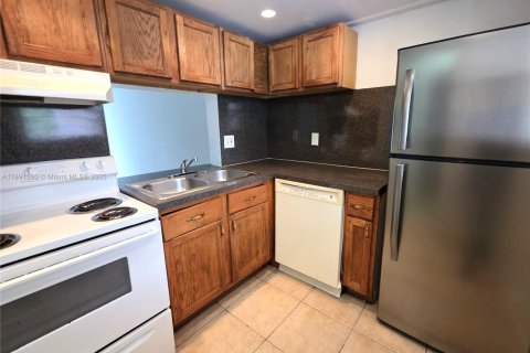 Condominio en venta en Lauderhill, Florida, 1 dormitorio, 68.28 m2 № 1990433 - foto 5