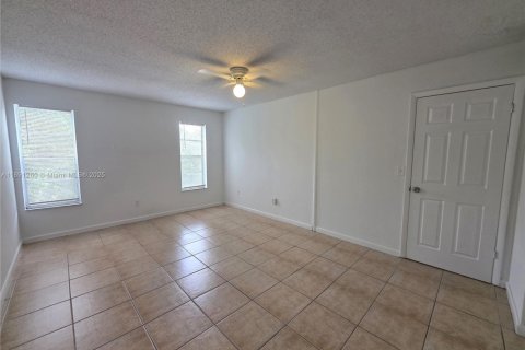 Condominio en venta en Lauderhill, Florida, 1 dormitorio, 68.28 m2 № 1990433 - foto 7